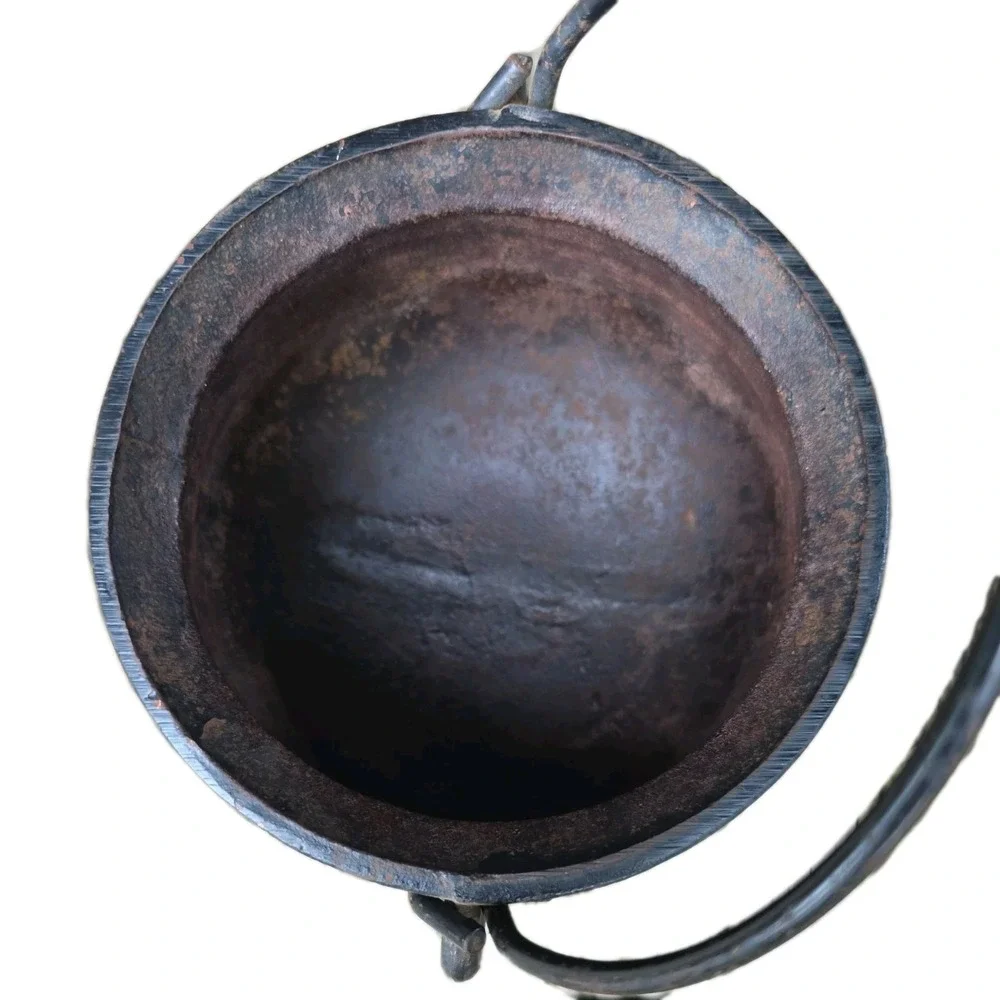Antique 3 Leg Cast Iron Bean Pot Gypsy Kettle Cowboy Cauldron Unmarked 5.5 Inch